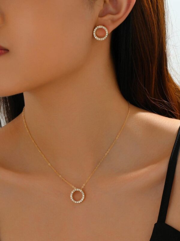 Circle Pendant Necklace Set
