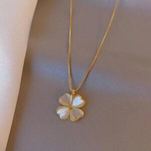 4 Petals Pendant Necklace