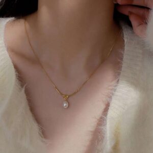 Minimalist Pearl Necklace