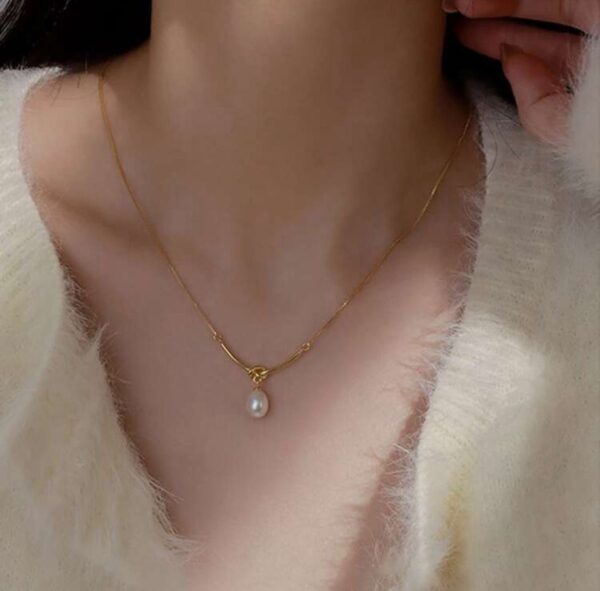 Minimalist Pearl Necklace